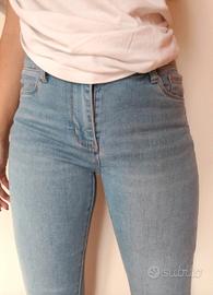 Jeans donna elasticizzati a zampa 