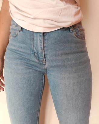Jeans donna elasticizzati a zampa 