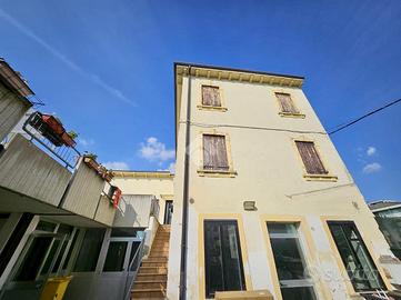 CASA INDIPENDENTE A SAN GIOVANNI LUPATOTO