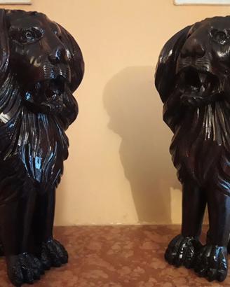 Antica Coppia di Leoni Legno Scolpito Noce 800