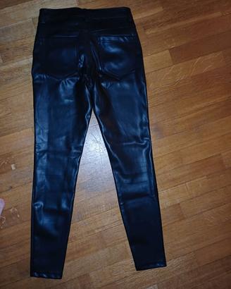 Pantaloni neri