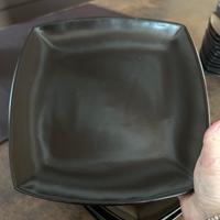 Piatti neri nuovi