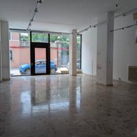 Locale commerciale vetrinato in zona centrale