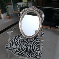 Poltrona zebrata+Specchio ovale argentato