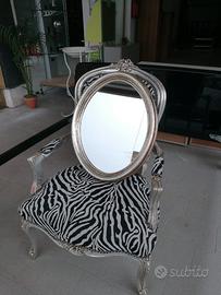 Poltrona zebrata+Specchio ovale argentato
