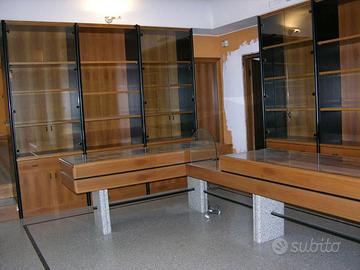 Arredamento negozio oggettistica abb. 150 mq