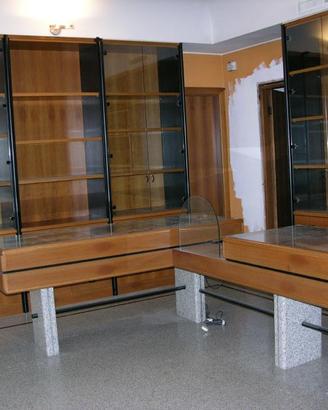 Arredamento negozio oggettistica abb. 150 mq