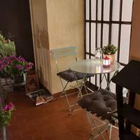 Tavolino da giardino e sedie pieghevoli in metallo