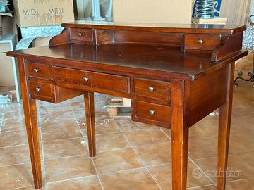Scrivania in legno massello