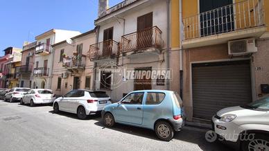 SOLUZIONE SEMINDIPENDENTE CON BOX AUTO A SANTA LUC