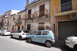 SOLUZIONE SEMINDIPENDENTE CON BOX AUTO A SANTA LUC