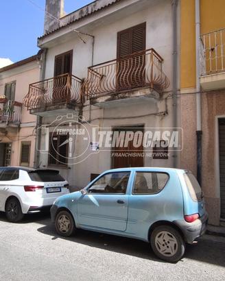 SOLUZIONE SEMINDIPENDENTE CON BOX AUTO A SANTA LUC