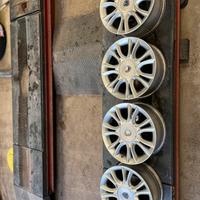 Cerchi in lega 16” Lancia