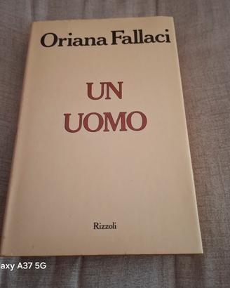 libro " UN UOMO"
