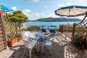 Monolocale sul mare a Lacona by Tesi Viaggi