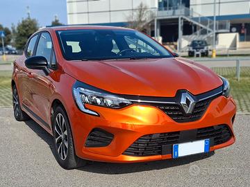 Renault Clio 2023 - 15.800 km - Neopatentati