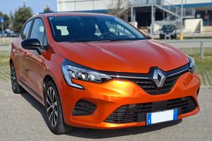 Renault Clio 2023 - 15.800 km - Neopatentati