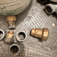 Lotto raccordi idraulici gomiti in ferro