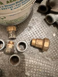 Lotto raccordi idraulici gomiti in ferro