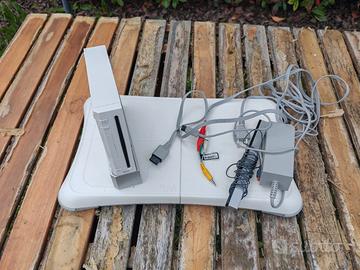 Bundle Nintendo Wii + Fit Compatibile GameCube 