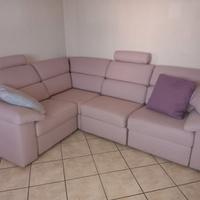 Divano in tessuto con poggia piedi estraibile