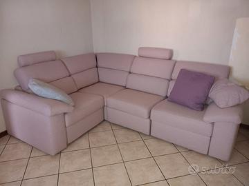 Divano in tessuto con poggia piedi estraibile