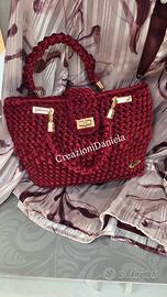 ✨Borsa artigianale in velluto con dettagli dorati✨