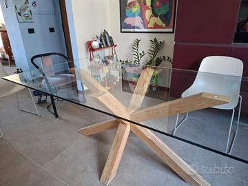 Tavolo in cristallo e legno