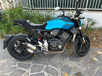 Cb 1000 r