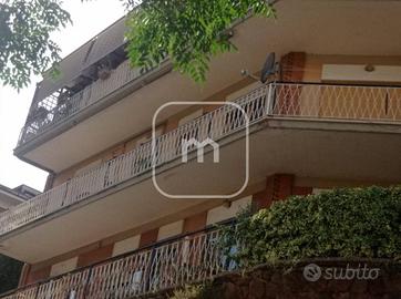 Appartamento di 100 m² con 3 locali e box auto a M