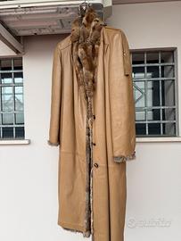 Cappotto in pelle con interno in pelliccia