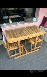 Tavolino da esterno con due sedie