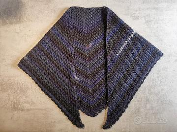 Scialle crochet fatto a mano in lana 