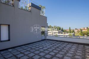 3 LOCALI TERRAZZO BOX e POSTO AUTO