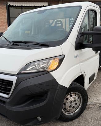 Peugeot Boxer 35 2.2 BlueHDi 140 S&S PL Cabinato