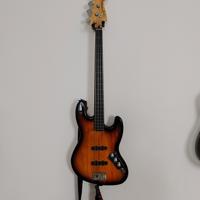 Squier fretless Jazz bass