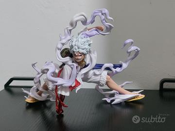Action figure Luffy gear 5 con nuvole