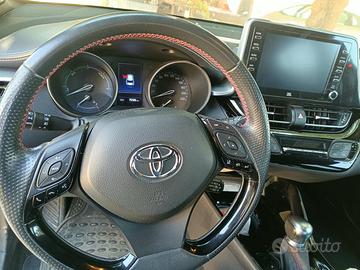 Toyota C-HR 2.0 Hybrid modello Black Edition 