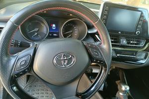 Toyota C-HR 2.0 Hybrid modello Black Edition 