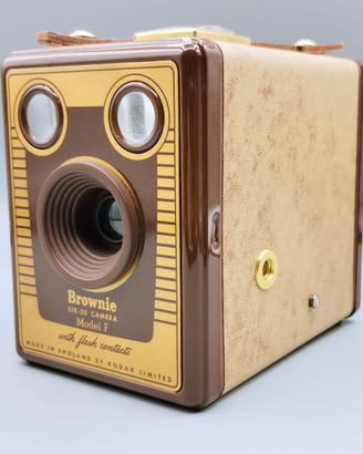 Fotocamera del 1957 Kodak Brownie Six 20 Model F