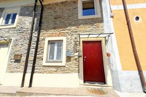 CASA INDIPENDENTE A MONTALE