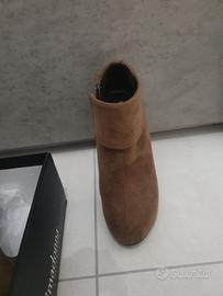 stivaletti in camoscio