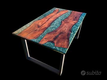 Tavolo Artigianale in Noce e Resina