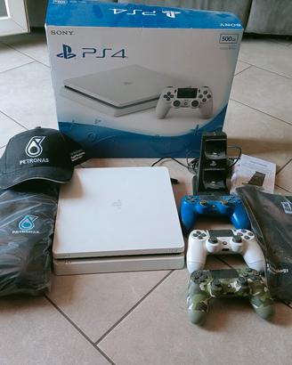 PlayStation 4 bianca 500 GB  e gadget Petronas