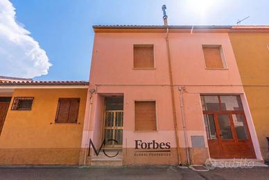 Berchidda centro - Terracielo con giardino privato