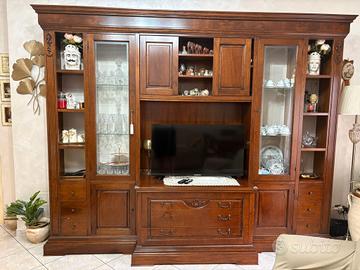 Parete Attrezzata Classica in legno+ Tavolo+ Sedie