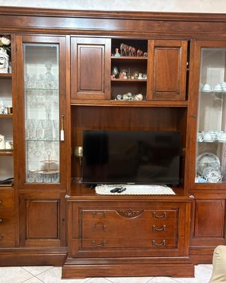 Parete Attrezzata Classica in legno+ Tavolo+ Sedie