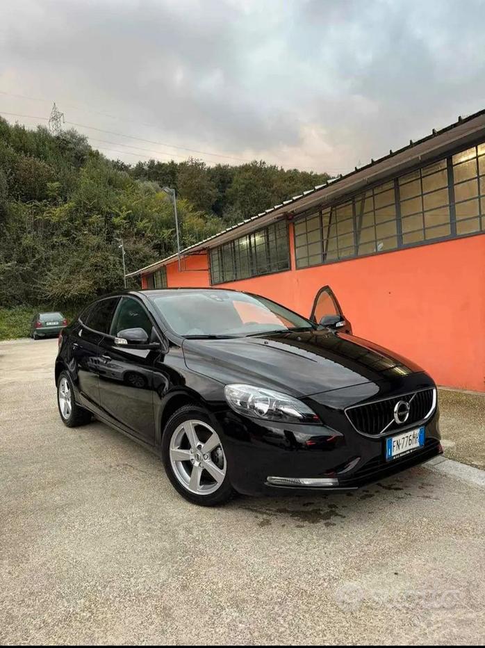 Volvo V40 2.0 D2 120-CV, anno 2018