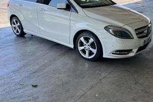 Mercedes B 180