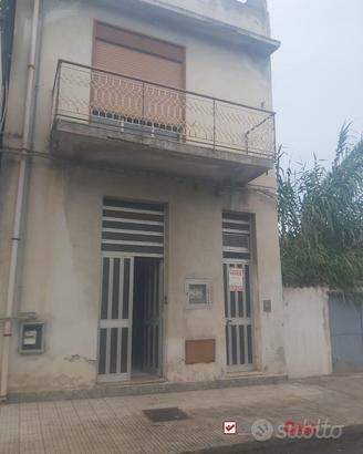 Venetico, semindipendente con terrazzo e giardino